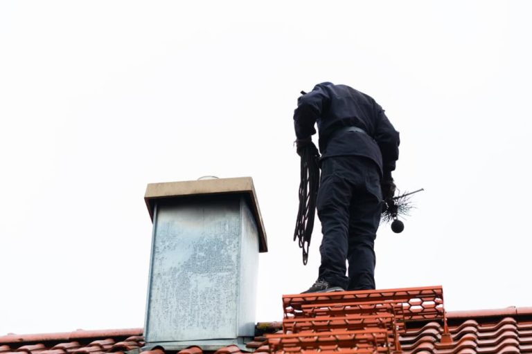 Ramonage de cheminée par un ramoneur Top Toiture